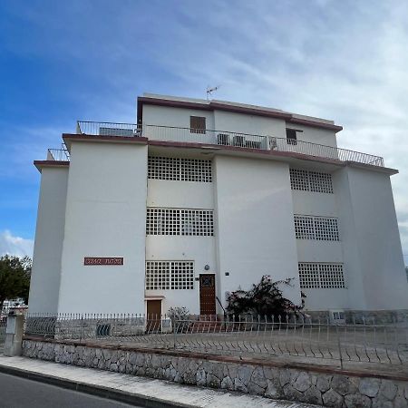 Beautiful Loft, Huge Sunny Terrace, View Over The Beach And Sea Roses Esterno foto