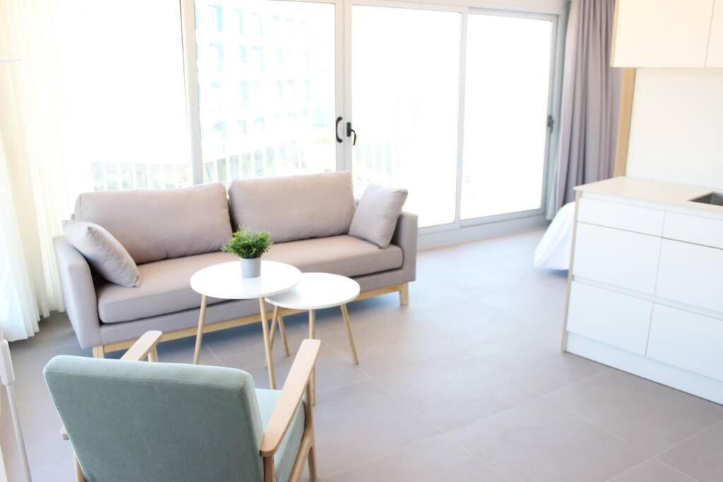Beautiful Loft, Huge Sunny Terrace, View Over The Beach And Sea Roses Esterno foto