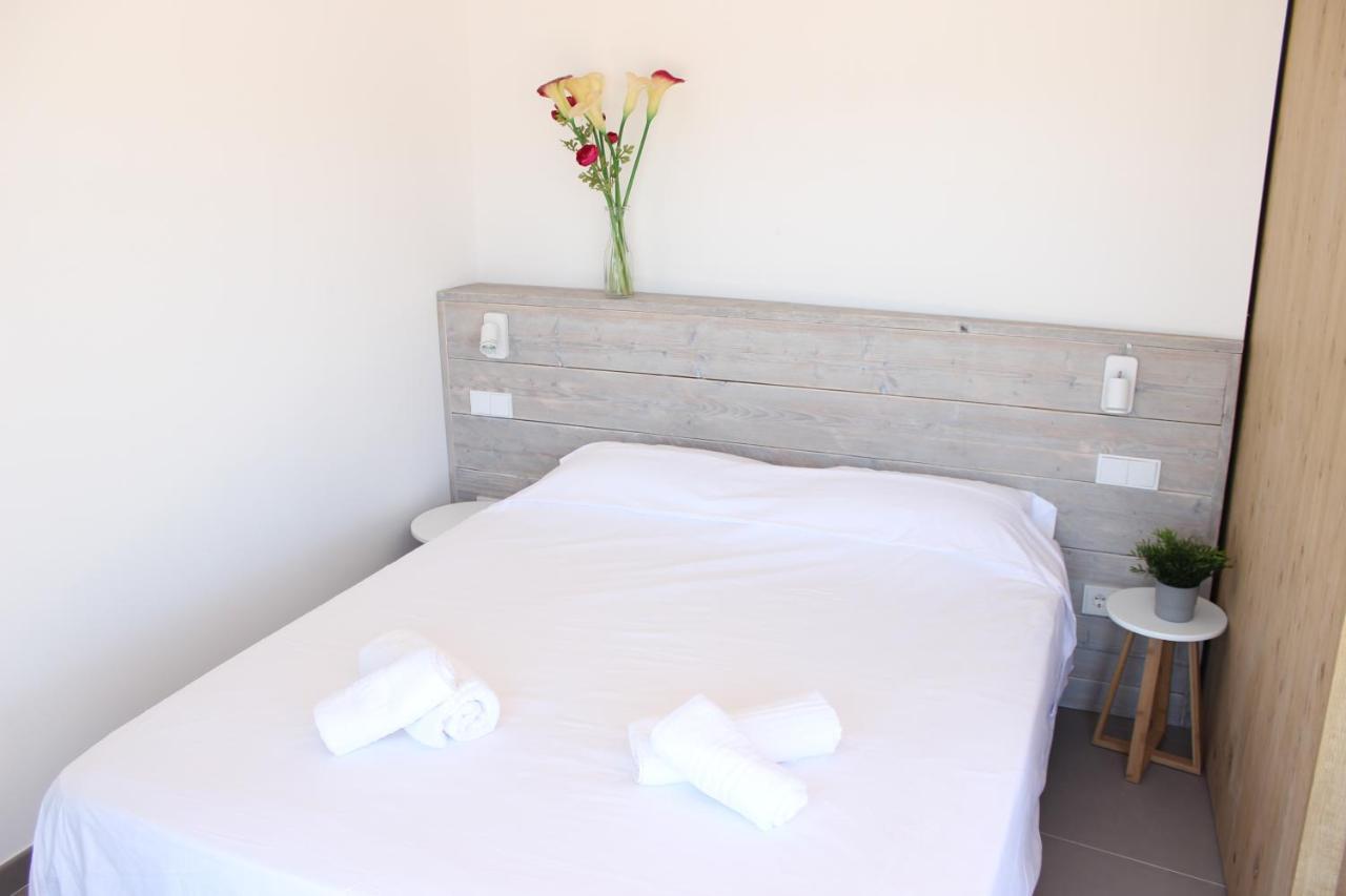 Beautiful Loft, Huge Sunny Terrace, View Over The Beach And Sea Roses Esterno foto