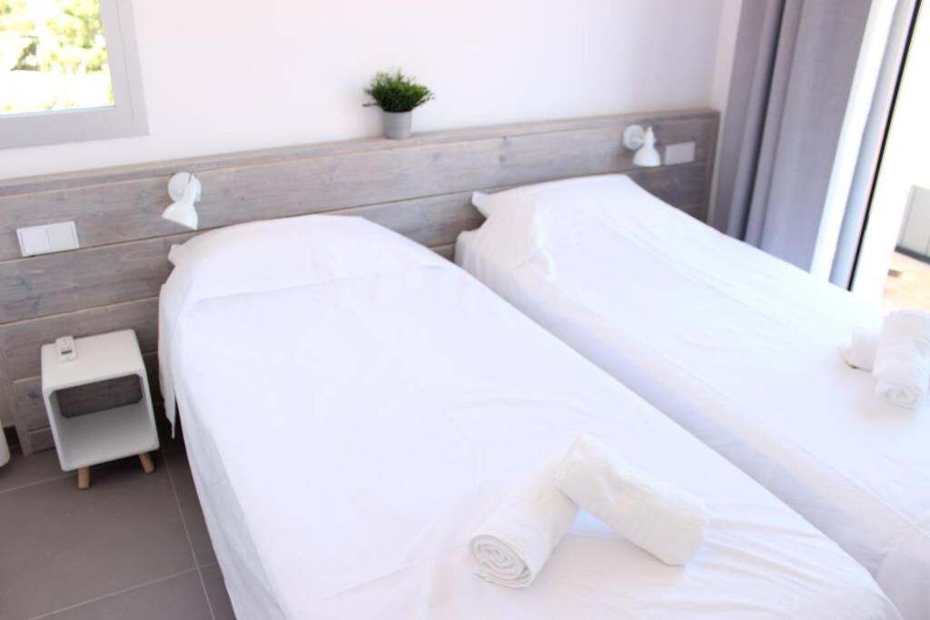 Beautiful Loft, Huge Sunny Terrace, View Over The Beach And Sea Roses Esterno foto