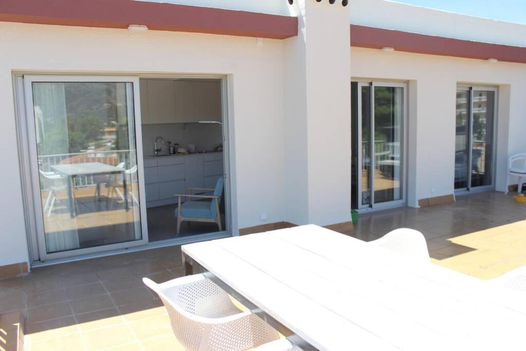 Beautiful Loft, Huge Sunny Terrace, View Over The Beach And Sea Roses Esterno foto