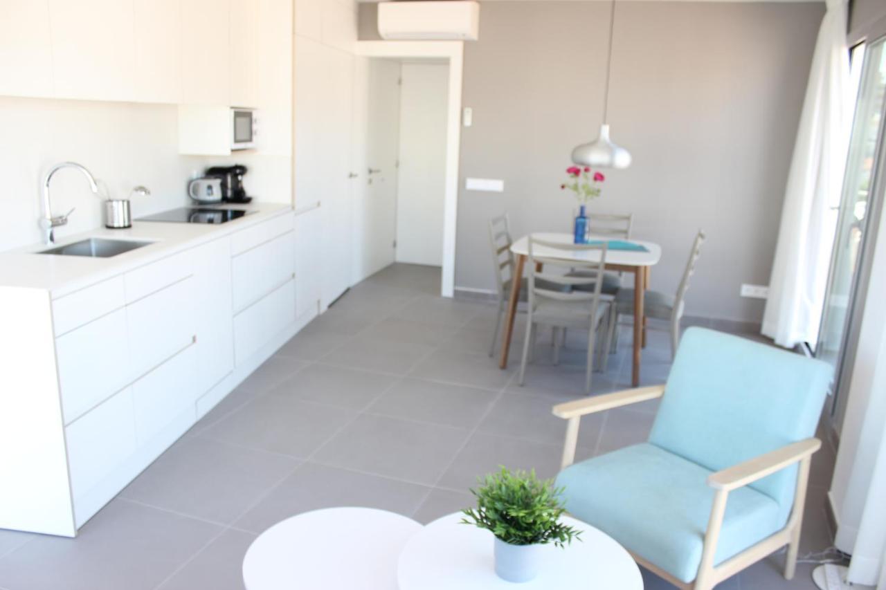 Beautiful Loft, Huge Sunny Terrace, View Over The Beach And Sea Roses Esterno foto