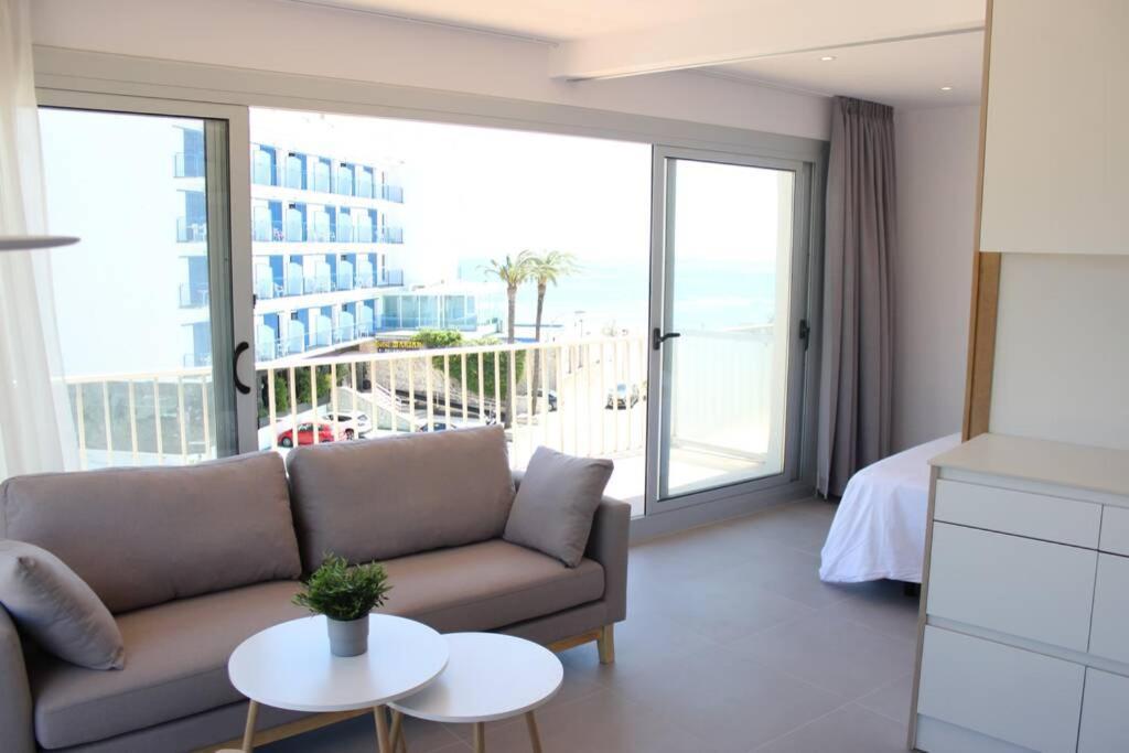 Beautiful Loft, Huge Sunny Terrace, View Over The Beach And Sea Roses Esterno foto