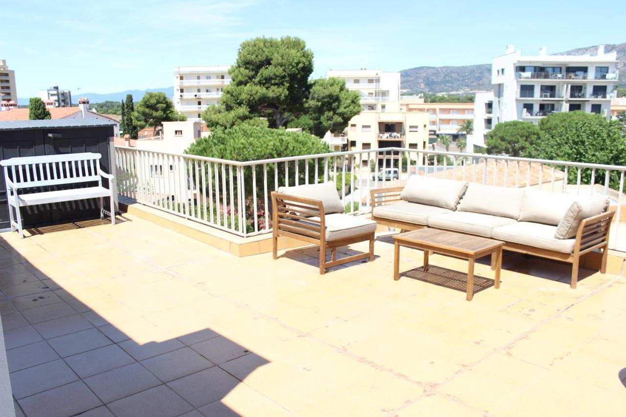 Beautiful Loft, Huge Sunny Terrace, View Over The Beach And Sea Roses Esterno foto