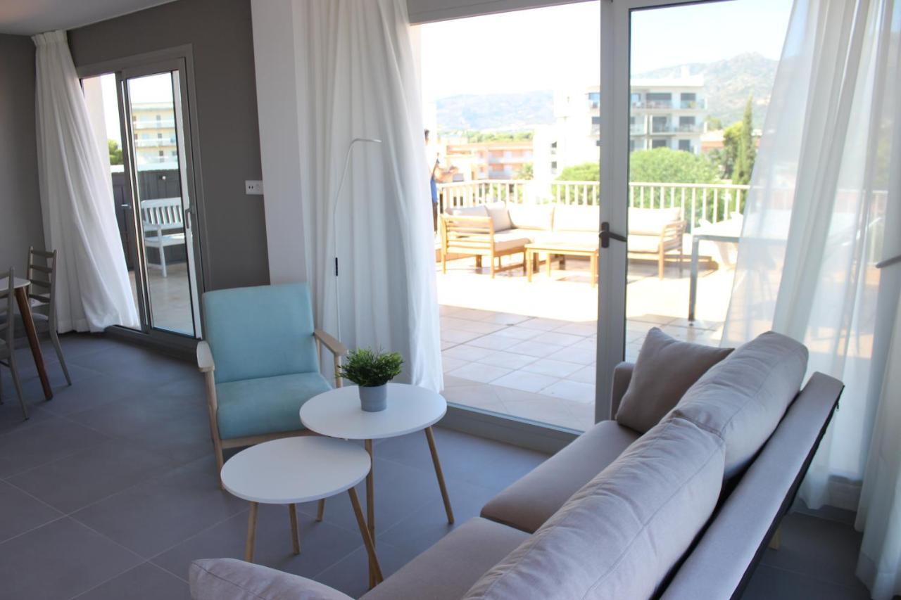Beautiful Loft, Huge Sunny Terrace, View Over The Beach And Sea Roses Esterno foto
