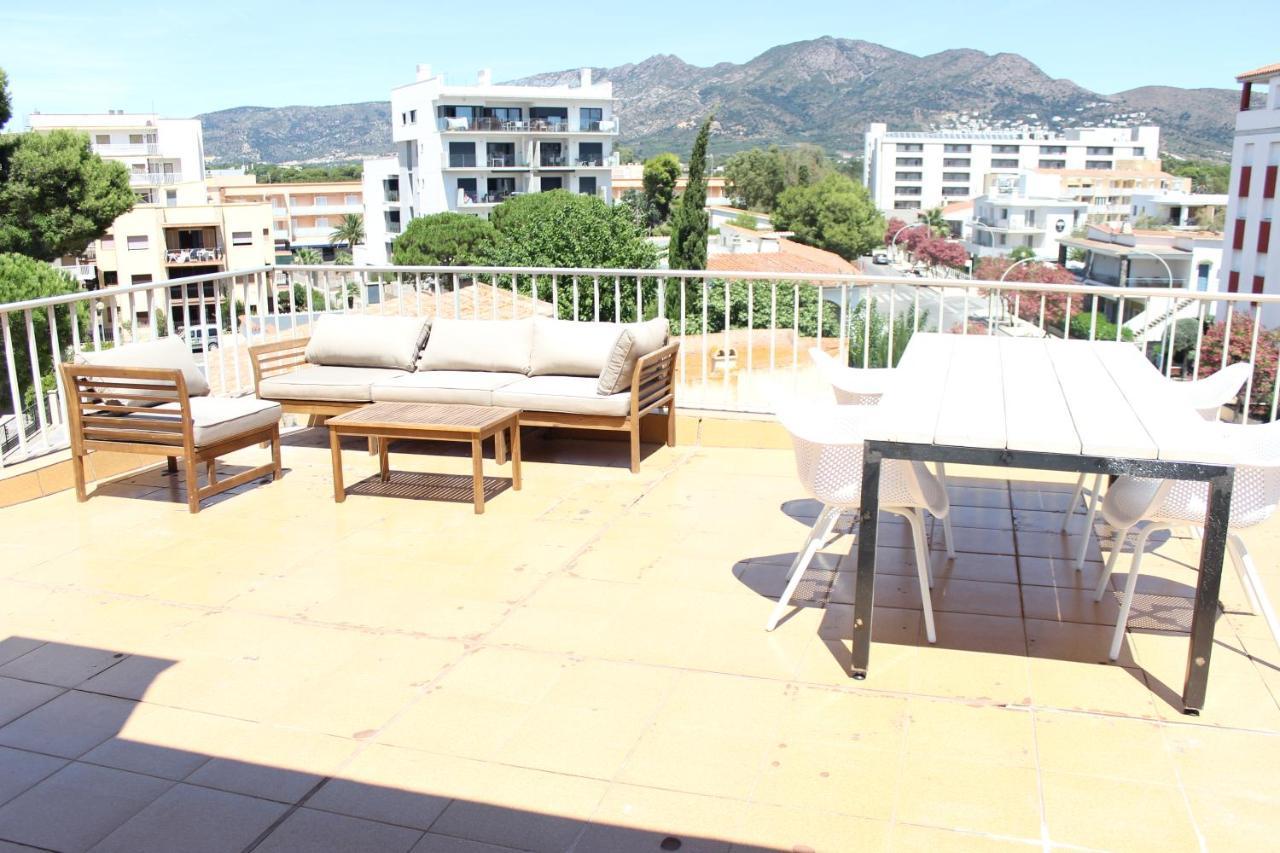 Beautiful Loft, Huge Sunny Terrace, View Over The Beach And Sea Roses Esterno foto
