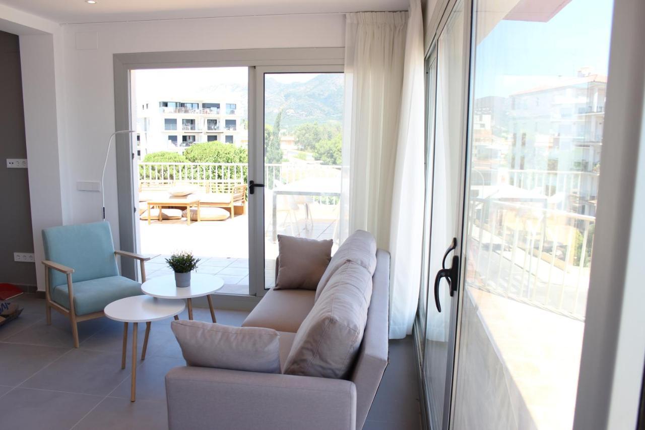 Beautiful Loft, Huge Sunny Terrace, View Over The Beach And Sea Roses Esterno foto