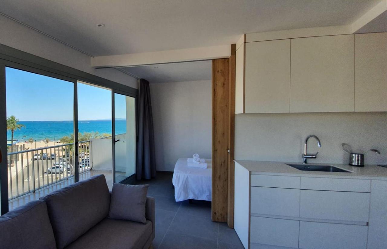Beautiful Loft, Huge Sunny Terrace, View Over The Beach And Sea Roses Esterno foto