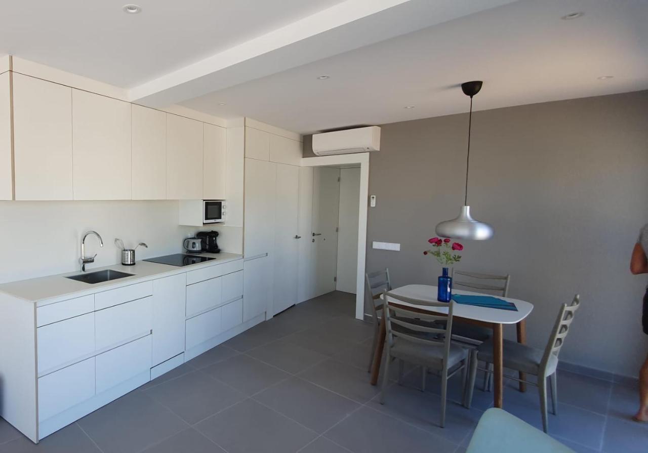 Beautiful Loft, Huge Sunny Terrace, View Over The Beach And Sea Roses Esterno foto