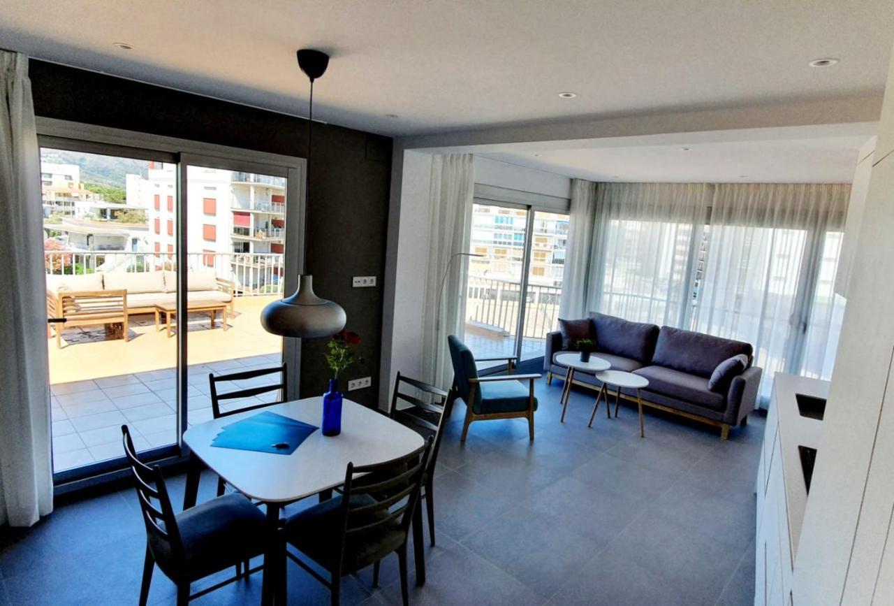 Beautiful Loft, Huge Sunny Terrace, View Over The Beach And Sea Roses Esterno foto