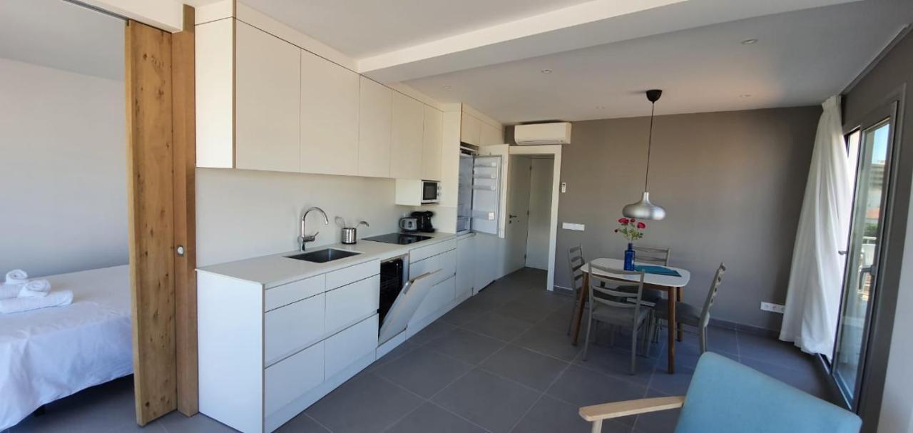 Beautiful Loft, Huge Sunny Terrace, View Over The Beach And Sea Roses Esterno foto