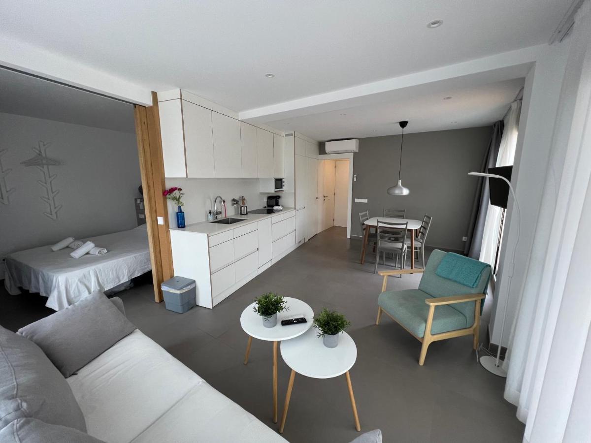 Beautiful Loft, Huge Sunny Terrace, View Over The Beach And Sea Roses Esterno foto