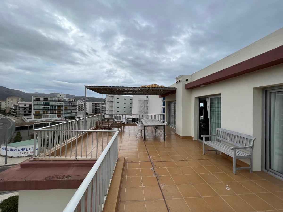 Beautiful Loft, Huge Sunny Terrace, View Over The Beach And Sea Roses Esterno foto
